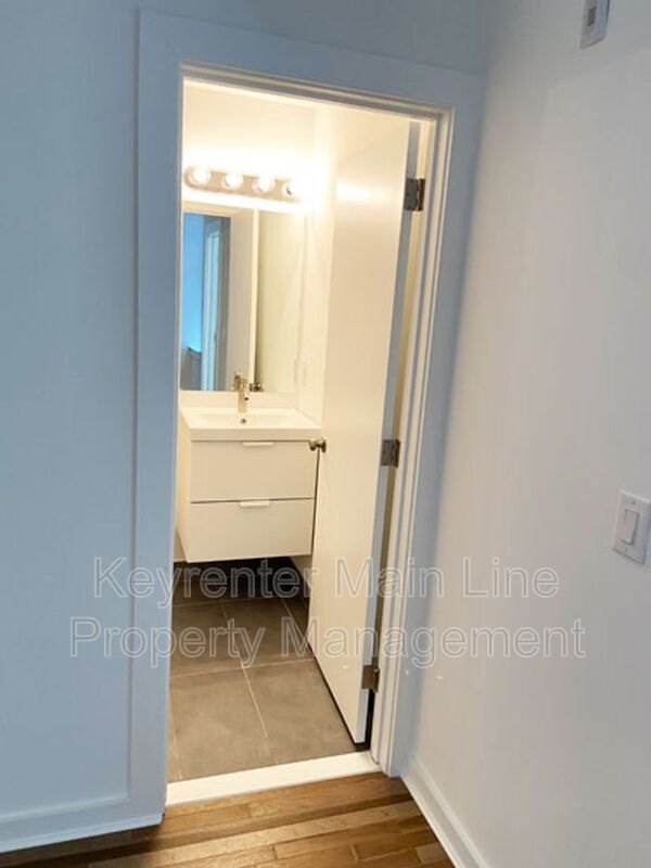 Building Photo - 725 N 39th St
