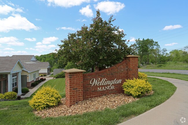 Entrada - Wellington Manor