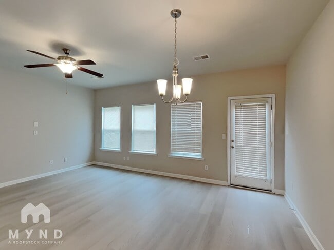 Foto del edificio - 5097 Lower Elm St