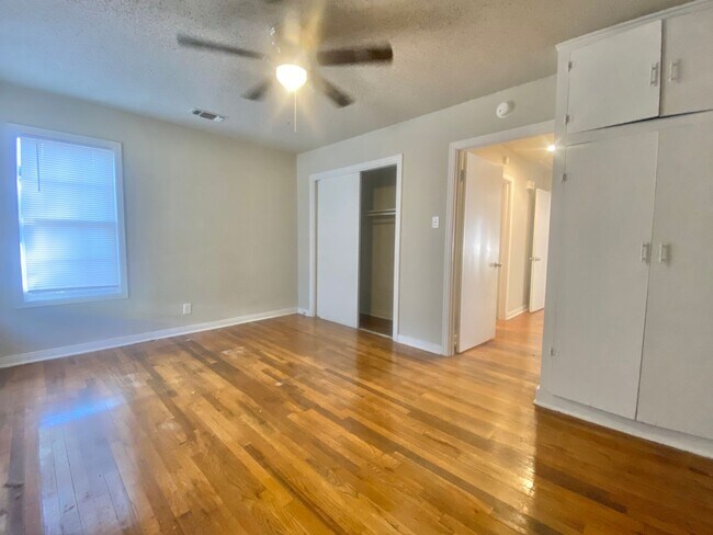 Foto del edificio - 2420 33rd St