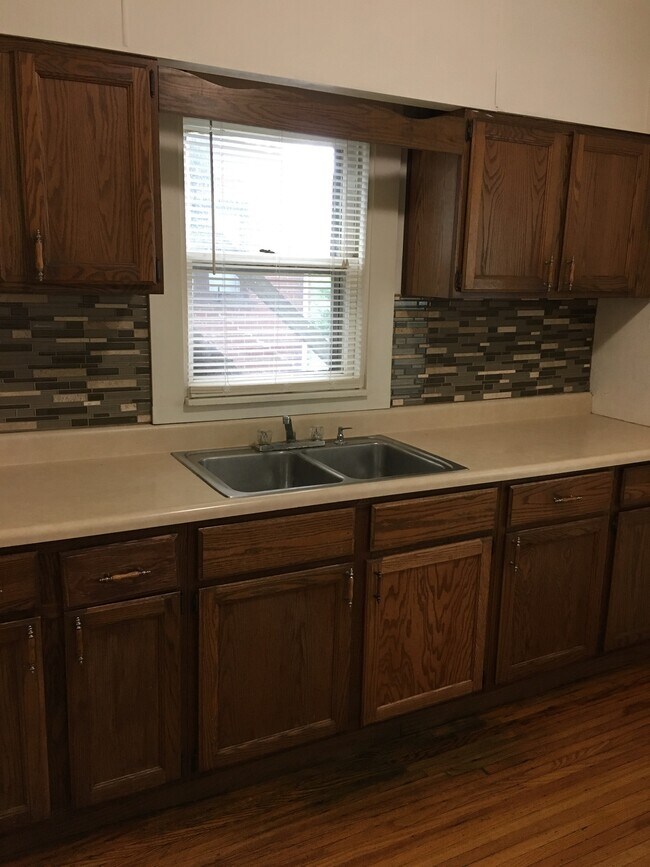 Building Photo - 420 W Calhoun St