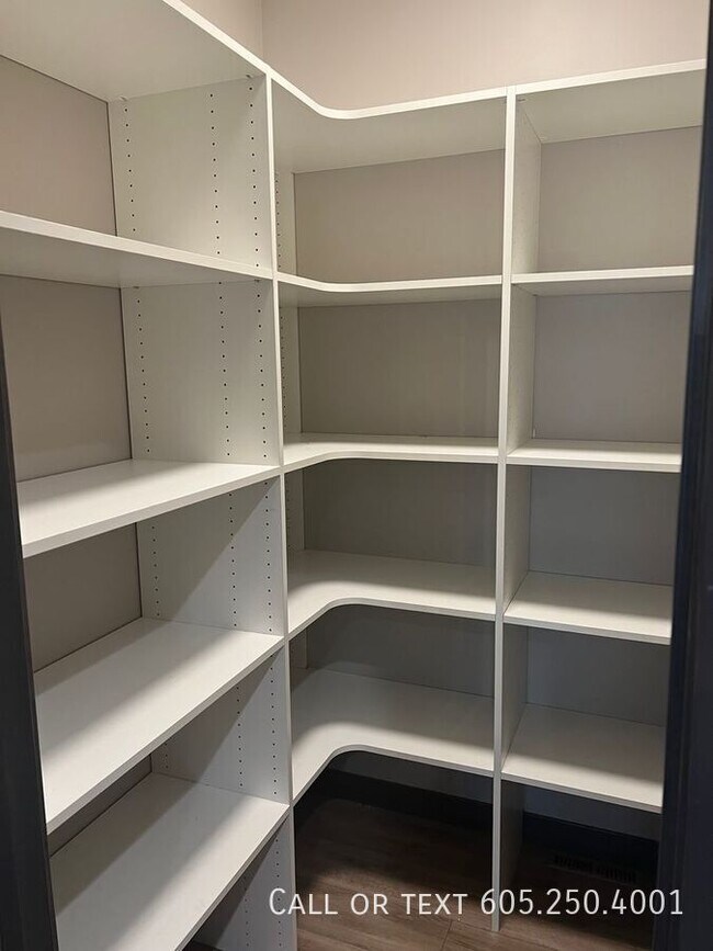 Foto del edificio - Spacious Modern Home with Upgrades