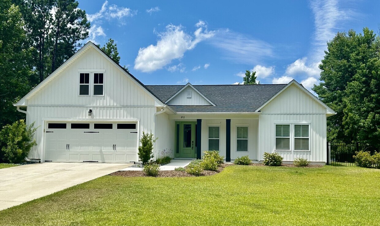 Primary Photo - Meticulous High End Home in Osprey Lakes!