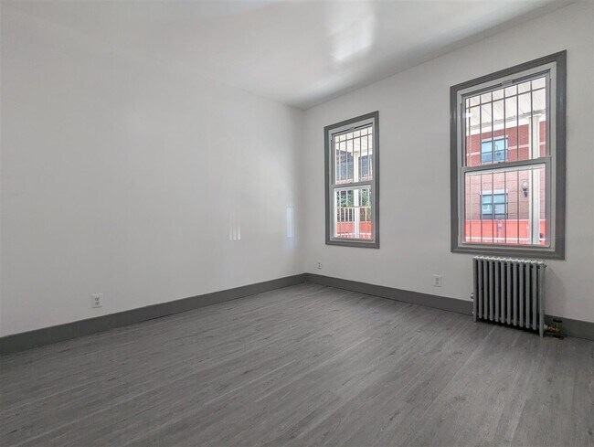 Building Photo - 53 Cedar St