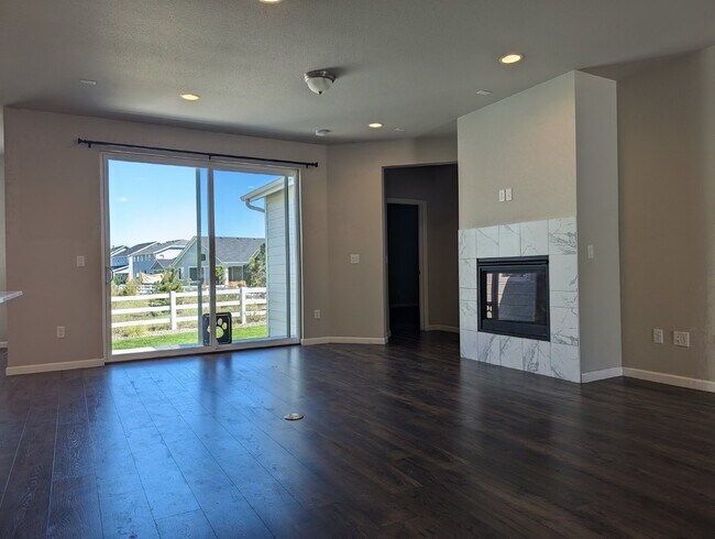 Foto del edificio - COMING SOON FIRST WEEK OF JUNE! Super SW Longmont location!