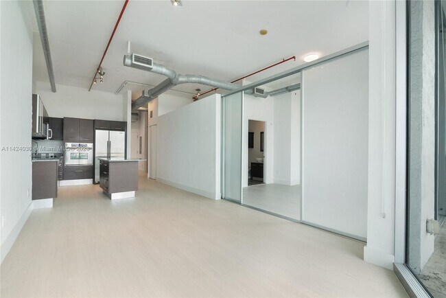 Foto del edificio - 3029 NE 188th St