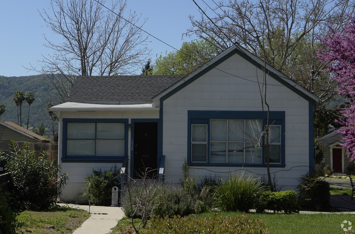 Building Photo - 1038 Division St