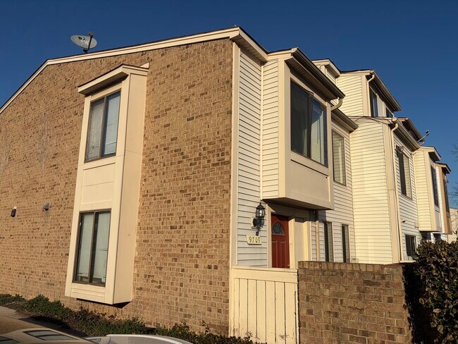 Building Photo - 9709 Docena Dr