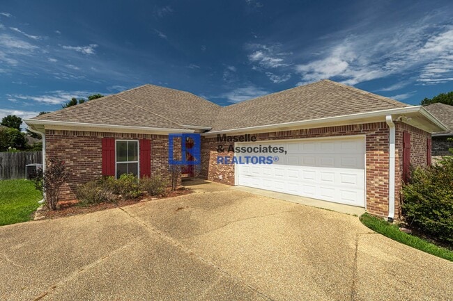 Building Photo - 6 Month Lease! Beautiful 3 bedroom, 2 bath...