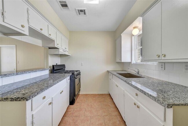 Foto del edificio - 12207 Swan River Dr