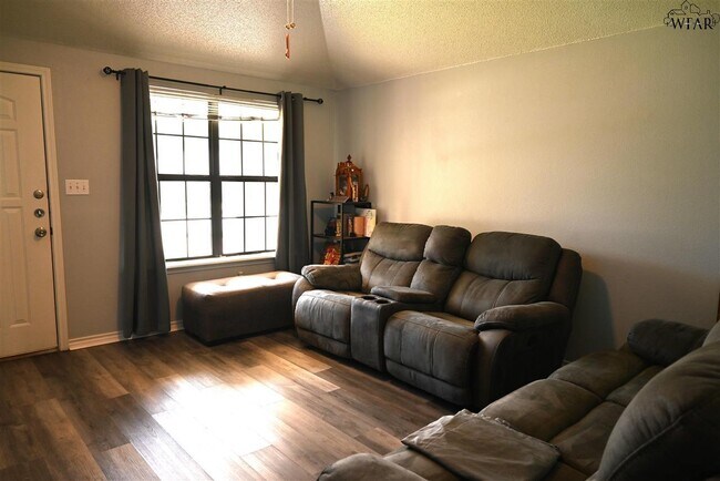 Foto del edificio - 5216 Brookwood Dr