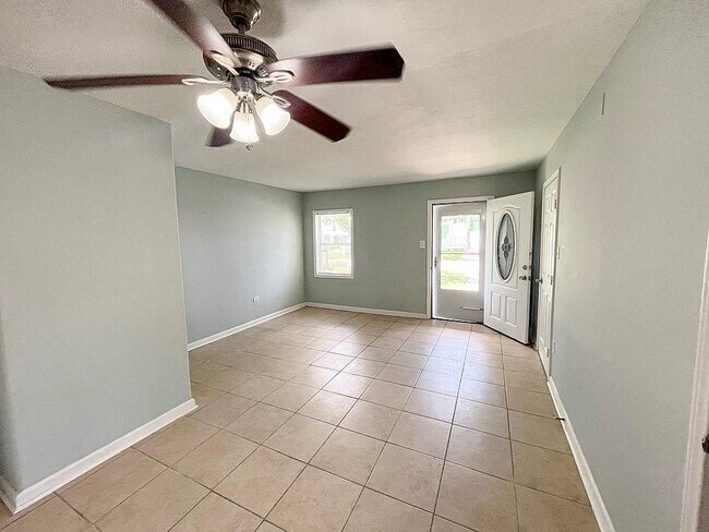 Building Photo - 1502 Bayou Shore Dr