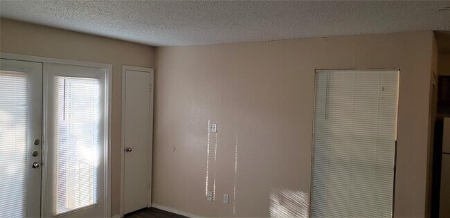 Building Photo - 2312 Balsam Dr