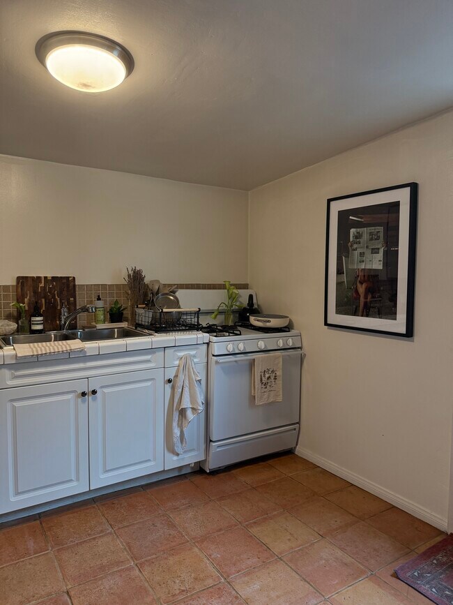 Cocina - 922 Milwood Ave