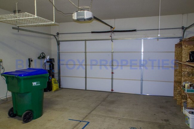 Foto del edificio - 3 Bed & 2 bath off Twin Peaks
