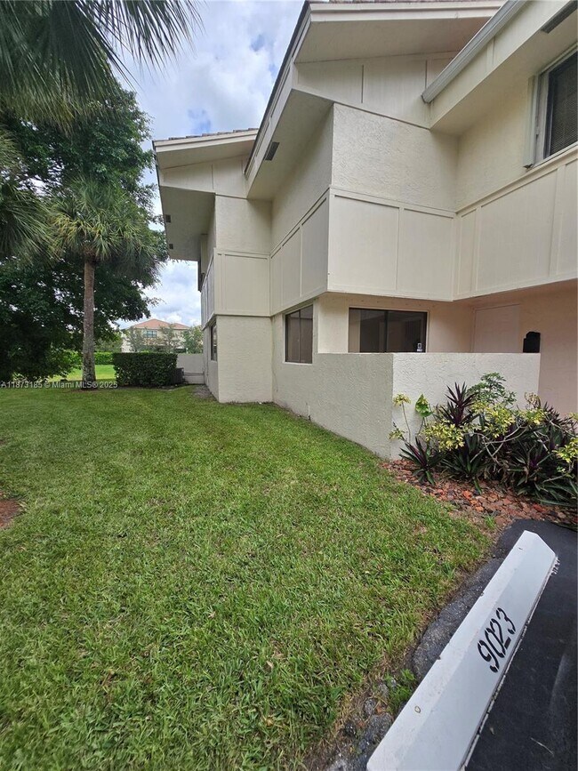 Foto del edificio - 9023 NW 38th Dr