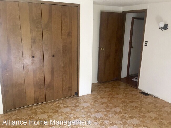 Building Photo - 2 br, 1 bath House - 412 Front St.