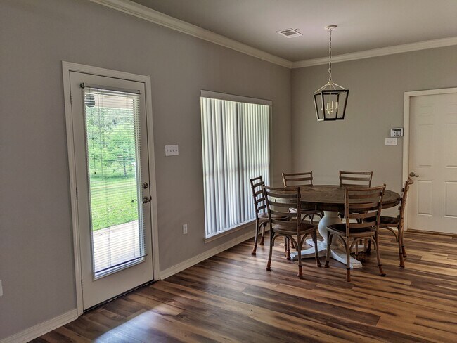 Building Photo - 132 Normandy Dr