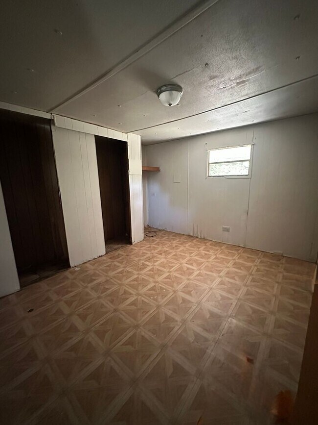 Building Photo - Apply now! Rent this 3 Bedroom mobile home...