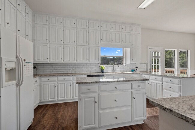 Foto del edificio - 7111 Lisa Ct