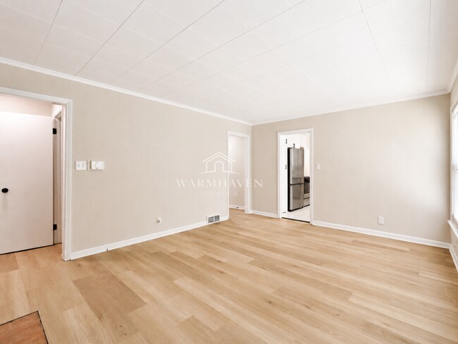 Building Photo - 129 Idlewild St