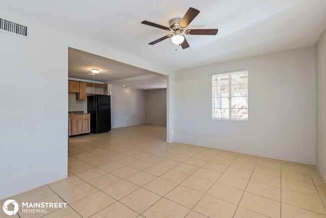 Building Photo - 2407 E Beverly Dr