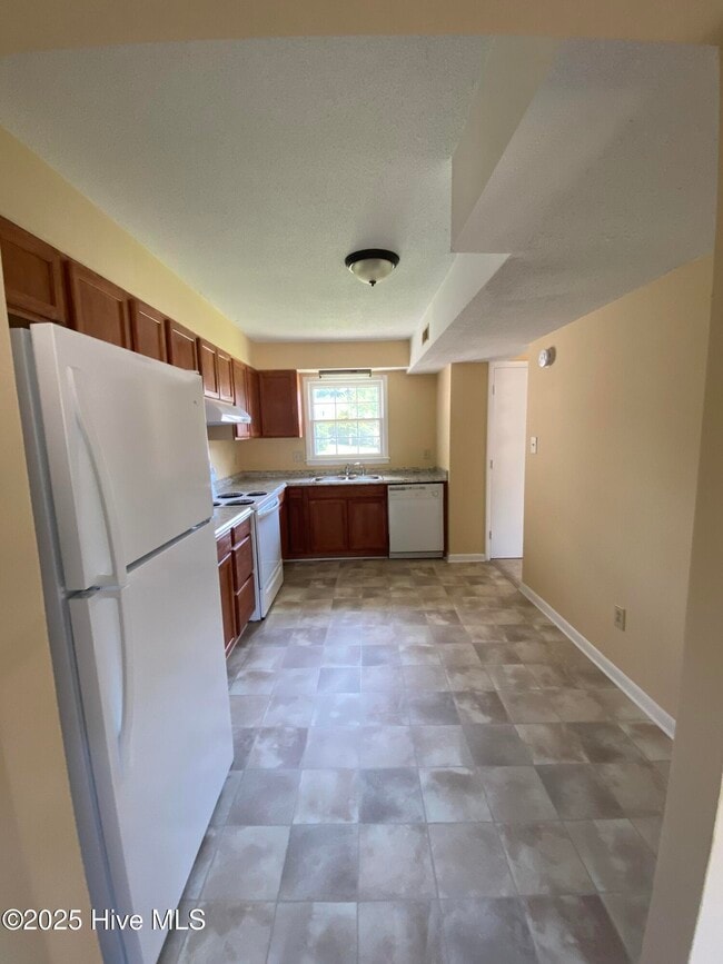 Building Photo - 117 Palace Cir
