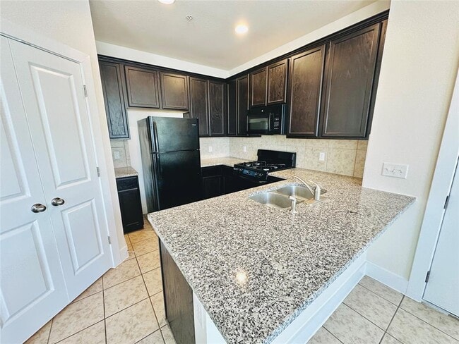 Building Photo - 2216 Creekside Ln