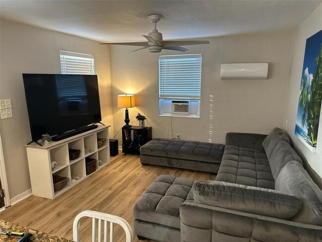 Building Photo - 6755 Gulf Winds Dr