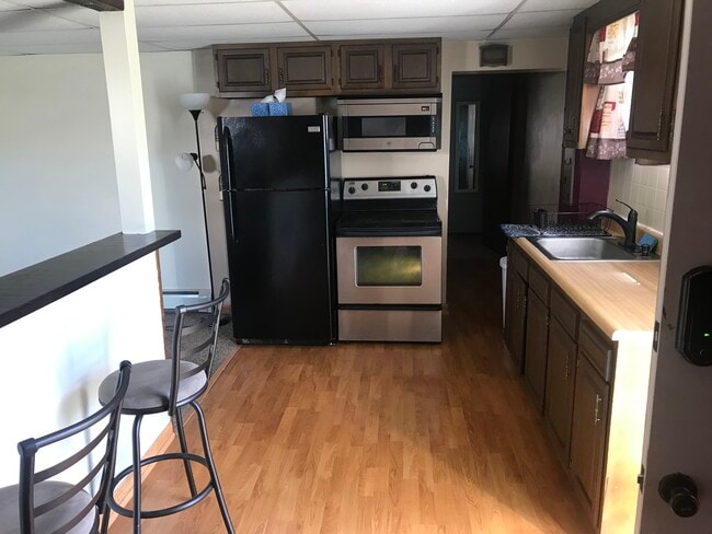 Building Photo - 155 Evergreen Pl