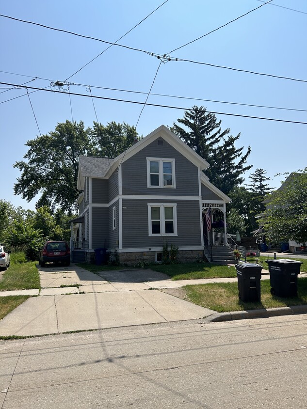 680 Monroe St Unit A, Oshkosh, WI 54901 Apartments in Oshkosh, WI