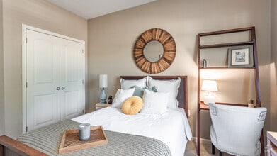 2BR,2BA,-1064SF, The Conquest - Fenwyck Manor Apartments