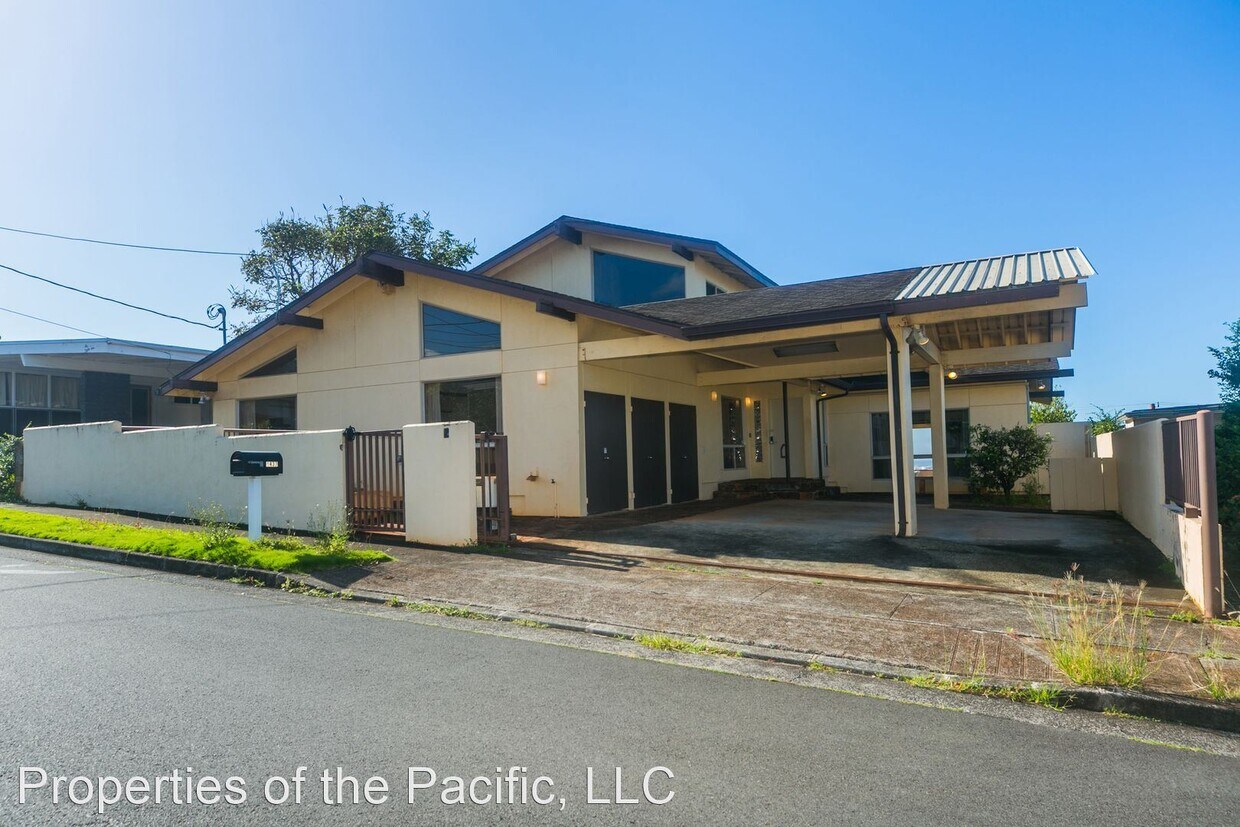 3 br, 2.5 bath House 1437 Kolopua Street House for Rent in Honolulu