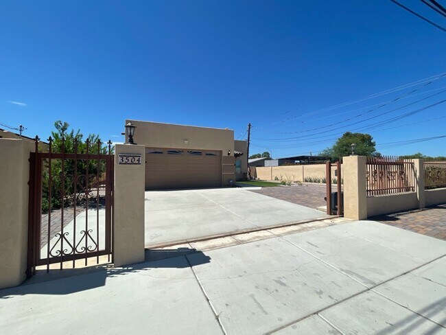 Building Photo - 3504 E Pima St