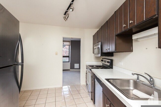 Foto del edificio - 3930 N Pine Grove Ave