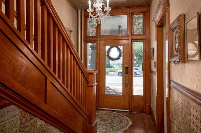 Building Photo - 714 E 17th St