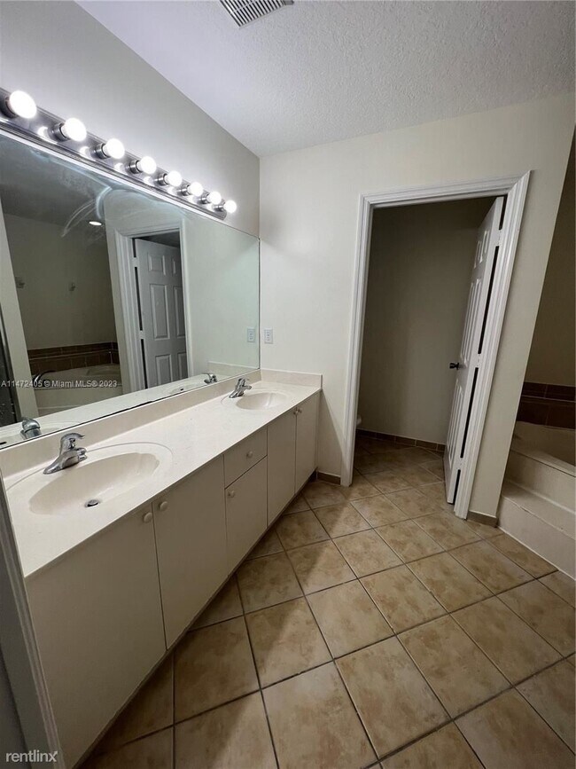 Foto del edificio - 3 br, 2 bath House - 1675 NE 36th Ave