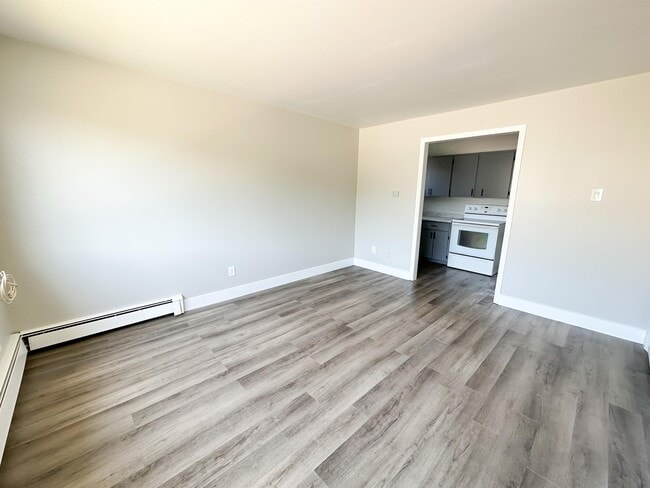 Building Photo - 673 Greystone Terrace