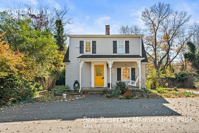 Building Photo - Charming Sunlit Colonial in Prime Warrento...