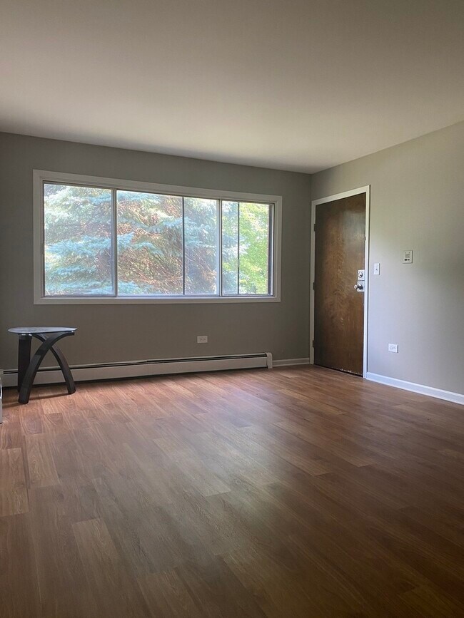 Foto del edificio - 525 W Pleasant Ln