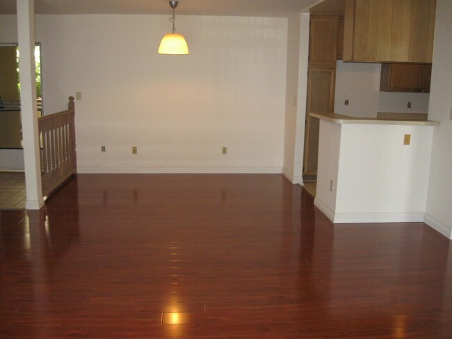 Building Photo - 1327 S Westgate Ave