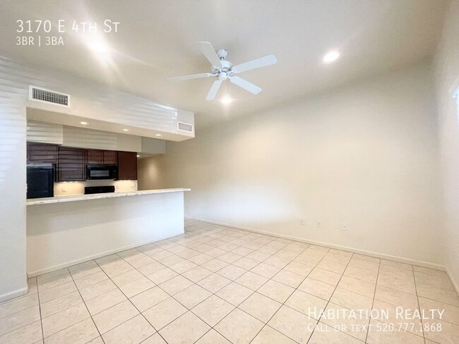 Foto del edificio - August Pre-Lease!! 3bed/3bath townhome in ...