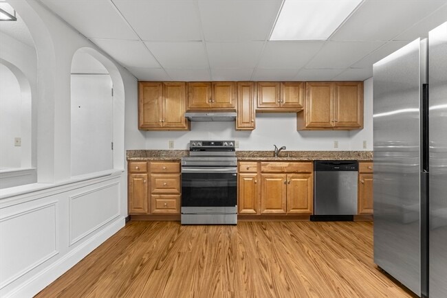Building Photo - 3 Shadowbrook Ln