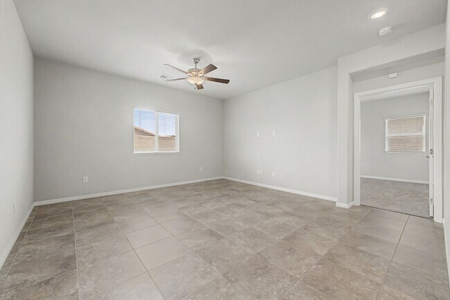 Foto del edificio - Single Story Home With 4-Bedrooms in a gated community!
