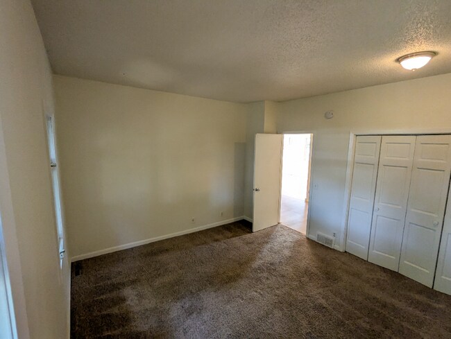 Foto del edificio - 1224 N Newton Ave