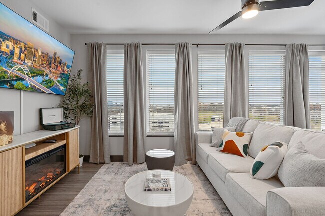 Building Photo - 2 City Pl