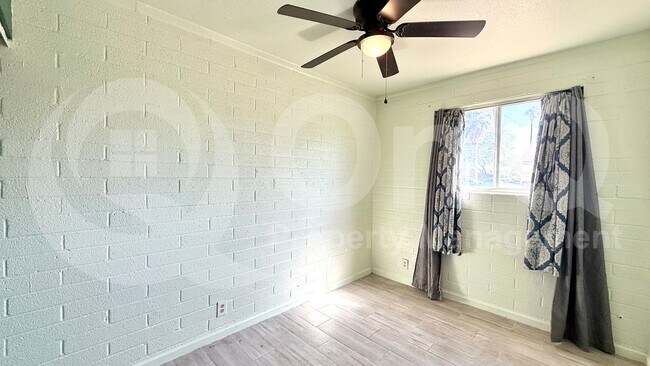 Building Photo - 2721 E Wier Ave