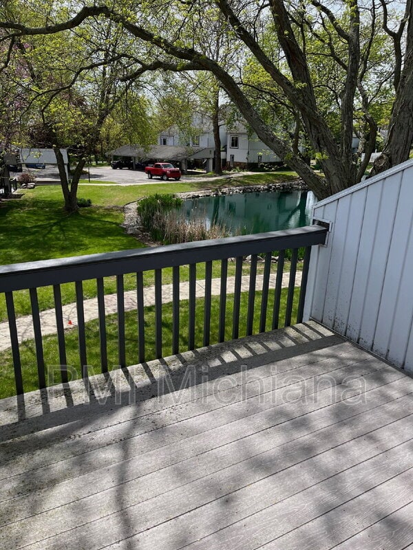 Building Photo - 18120 N Stoneridge Dr