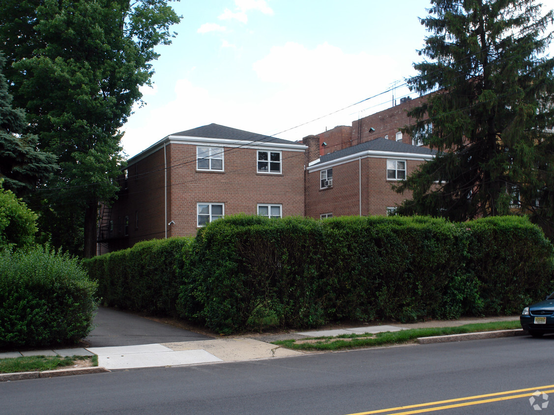 Building Photo - Montclair Mews