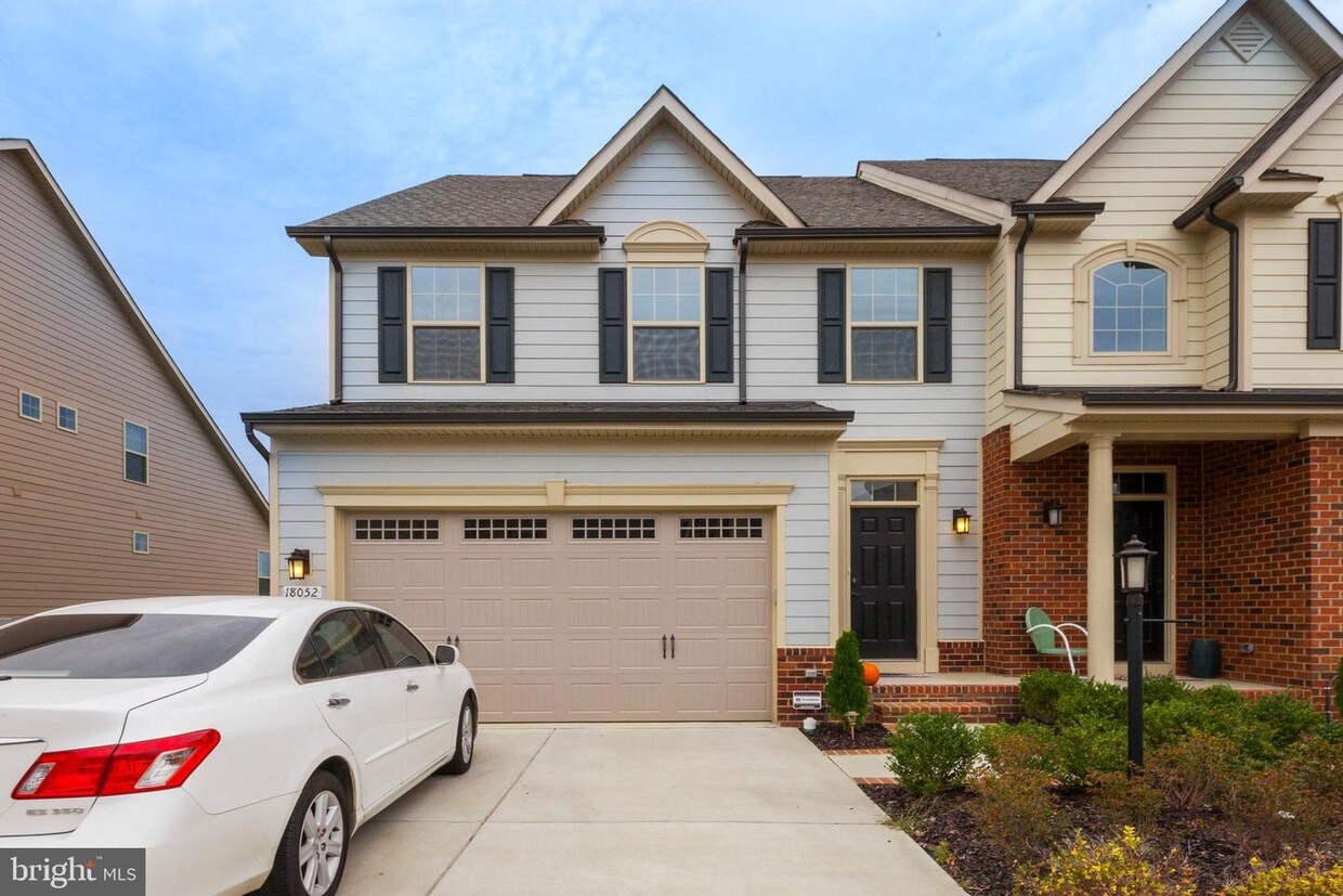 Foto principal - 18052 Red Mulberry Rd